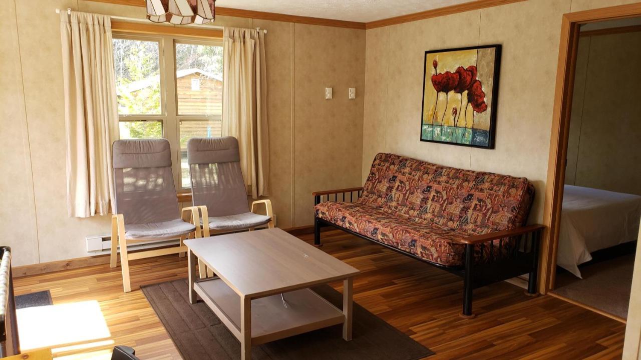 Parkway Cottage Resort And Trading Post Dwight Dış mekan fotoğraf